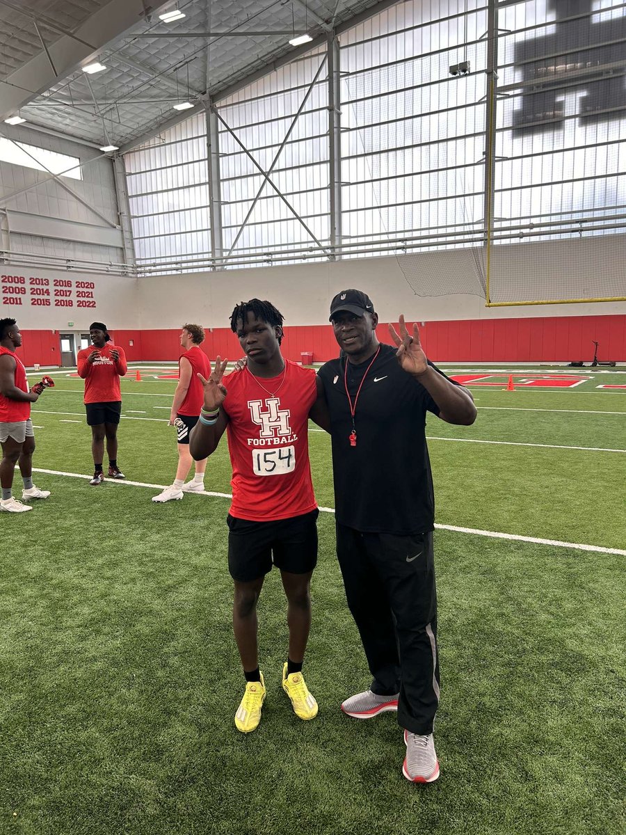 Tife Taiwo (@tifetaiwo16) on Twitter photo Had an Amazing camp <a href="/UHfootball/">UH Football</a> ! Thanks for the great advice and words of wisdom <a href="/OscarGiles95/">Oscar Giles</a> <a href="/CoachRoss___/">James Ross III</a> .<a href="/Coach_DJones/">Coach DJ™</a> <a href="/coach_huck08/">Jacob Huckabay</a> <a href="/CoachLanny40/">Austin Lancaster</a> <a href="/CoachKGranger/">Kalieb Granger</a> Had an Amazing camp <a href="/UHfootball/">UH Football</a> ! Thanks for the great advice and words of wisdom <a href="/OscarGiles95/">Oscar Giles</a> <a href="/CoachRoss___/">James Ross III</a> .<a href="/Coach_DJones/">Coach DJ™</a> <a href="/coach_huck08/">Jacob Huckabay</a> <a href="/CoachLanny40/">Austin Lancaster</a> <a href="/CoachKGranger/">Kalieb Granger</a>