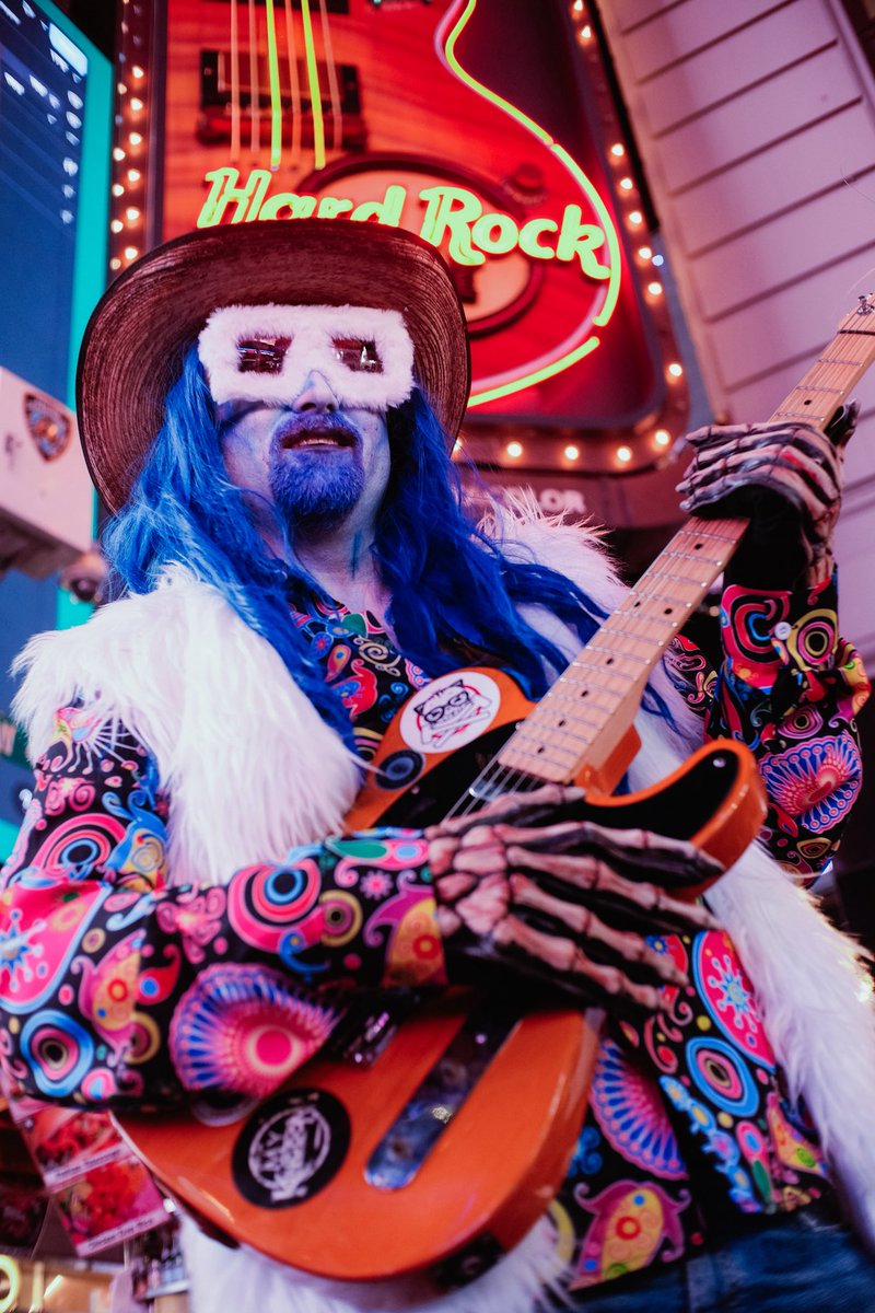 Rockin’ around NYC

#nyc #newyorkstreets #indieartist #wildearth #funkytown #musician #trippy #weirdos #RockNRoll #HardRock #hardrockcafe