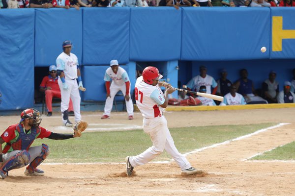 Tigres se acomoda 2-0 en gran final de Liga Élite
El conjunto avileño venció hoy 6x3 a Leñadores de Las Tunas. #Cuba #IIILEBC #BeisbolCubano
jit.cu/NewsDetails.as…