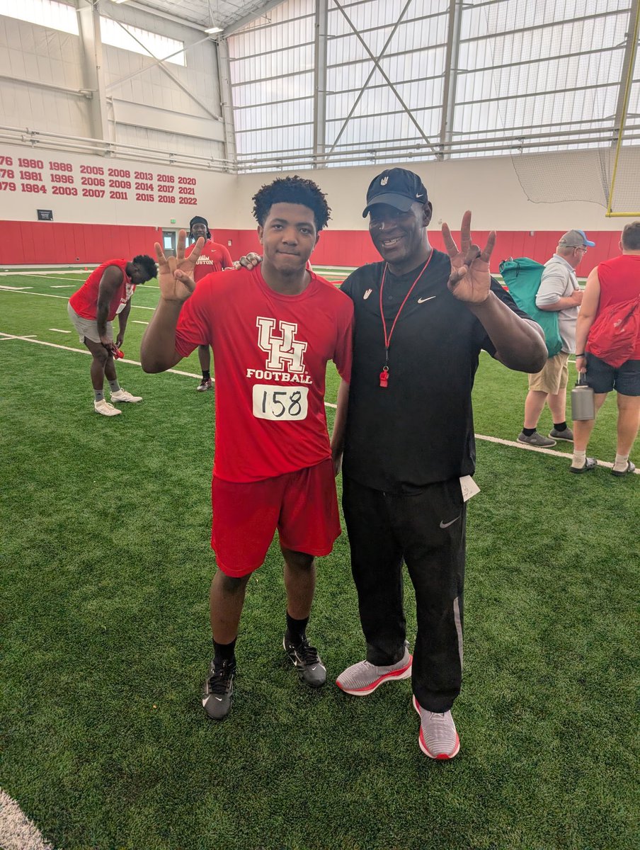 ElijahABranch's tweet photo. Had a great camp at @UHCougarFB . Thankful for the invite. Thank you @CoacWEFritz and all of the other coaches for an opportunity to learn and for putting on a great camp. 

@Buck_James212 @CoachEllis26 @BillLampe @IsaacDavis77 @EarlGill10 https://t.co/f1Em1iA6xW