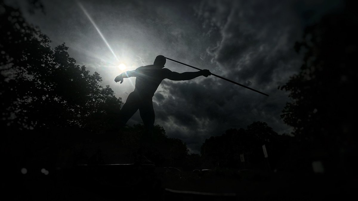 The spear is thrown, the rest is up to the wind! 🏹

📸 Maryam Majd

#streetphotography #photography #throw #maryammajd #blackandwhite #blackandwhitephotography #street #statue