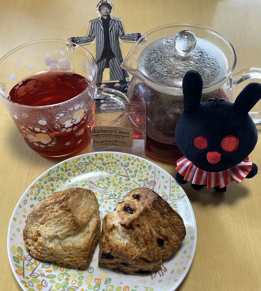 Sma5Love's tweet photo. 🎶今日の朝ごはん🎶

😊店長さんからいただいたスコーン!!

🫐ブルーベリーカシス🫐の紅茶!!

😌朝から癒されました🍀

😆今日も最高の1日になりそうです💚
 
 #RFCafe
 #ジョイフル三ノ輪 https://t.co/2zA42i3AZg
