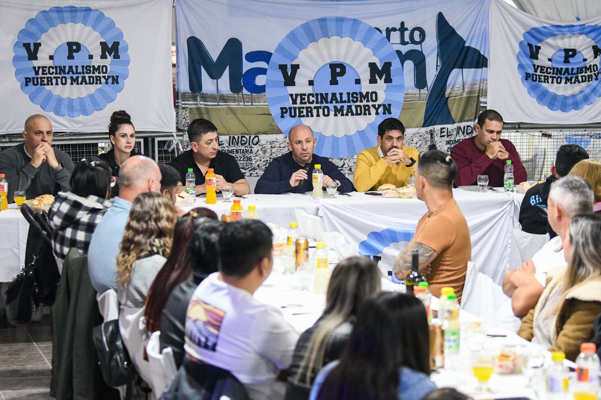 #GustavoSastre convocó a los presidentes de todas las Asociaciones Vecinales: A #PuertoMadryn la hacemos entre todos (Fotos) 
<a href="/munimadryn/">Muni Madryn</a> <a href="/ric_sastre/">Ricardo Sastre</a> <a href="/martinebene/">Martin Ebene</a> <a href="/robertoneme/">Lic. Roberto Luis Neme</a> 
digitalchubut.com/gustavo-sastre…