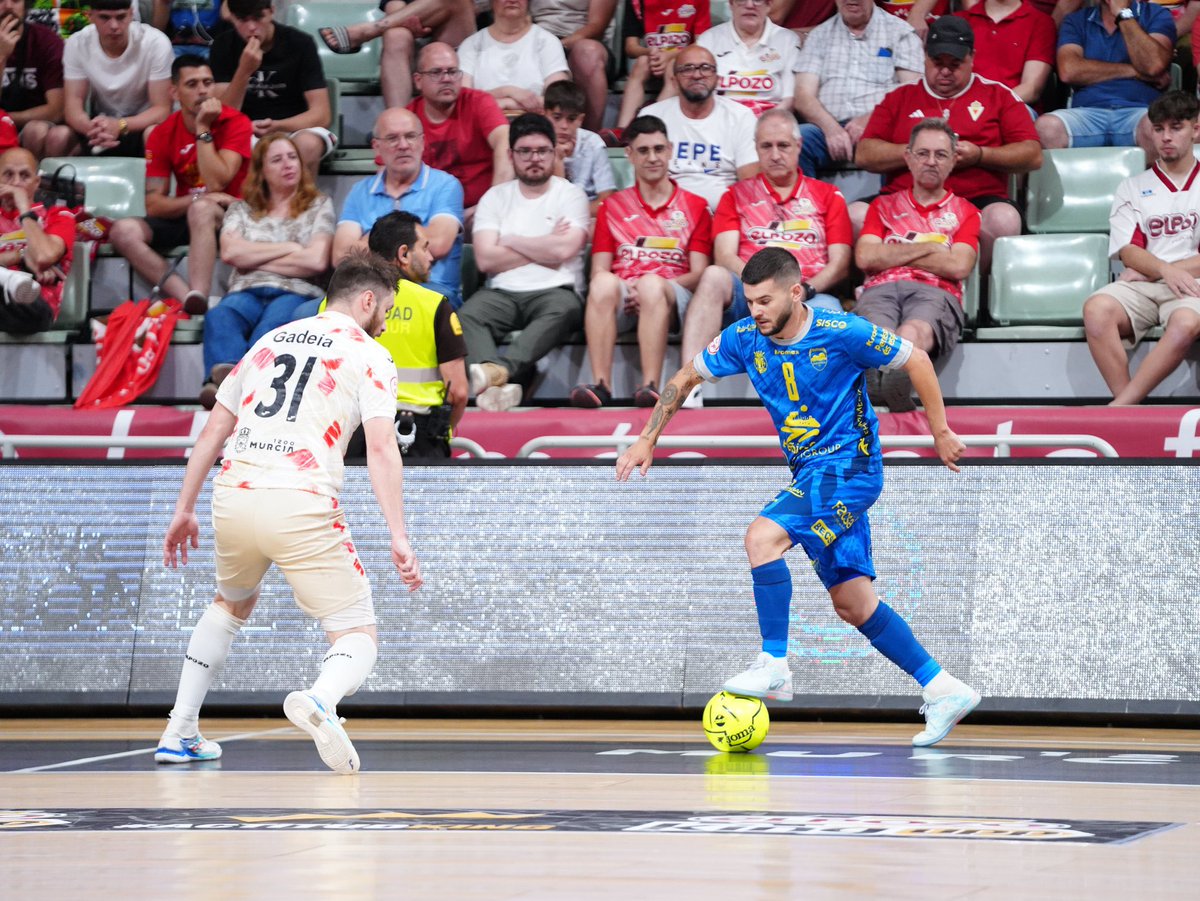 eugemf7's tweet photo. Y ElPozo cumpliรณ.
Jugaba en Murcia y salvรณ la eliminatoria al batir a un Peรฑรญscola peor que en la ida. Se salieron los mejores de ElPozo, como Ricardinho o Felipe Valerio. Y fue otra fiesta del gol entre los dos.
Habrรก tercer partido para buscar las semifinales.
#PlayoffLNFS https://t.co/G2SjzOEksA