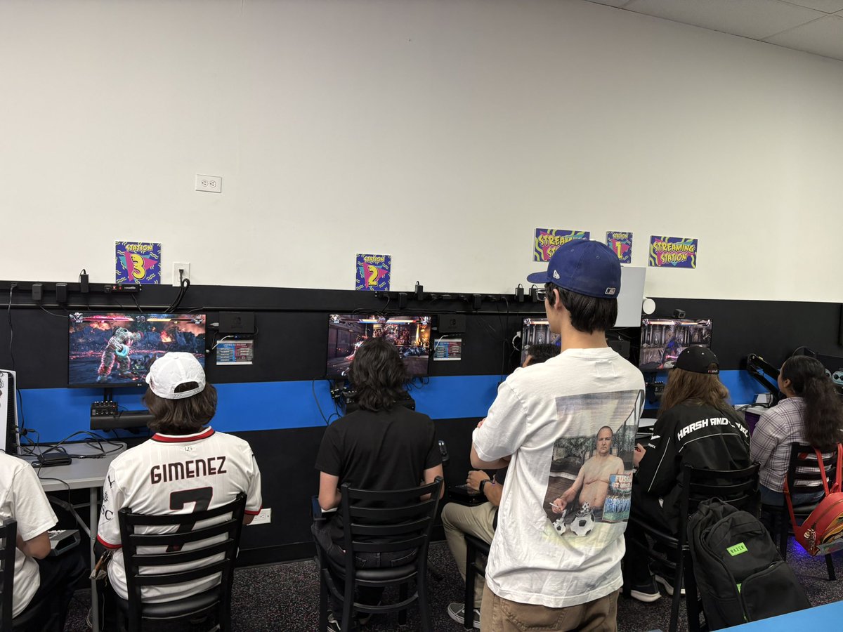 At the new local, Squabble Up. Venue and setup is sick

twitch.tv/POWGaming