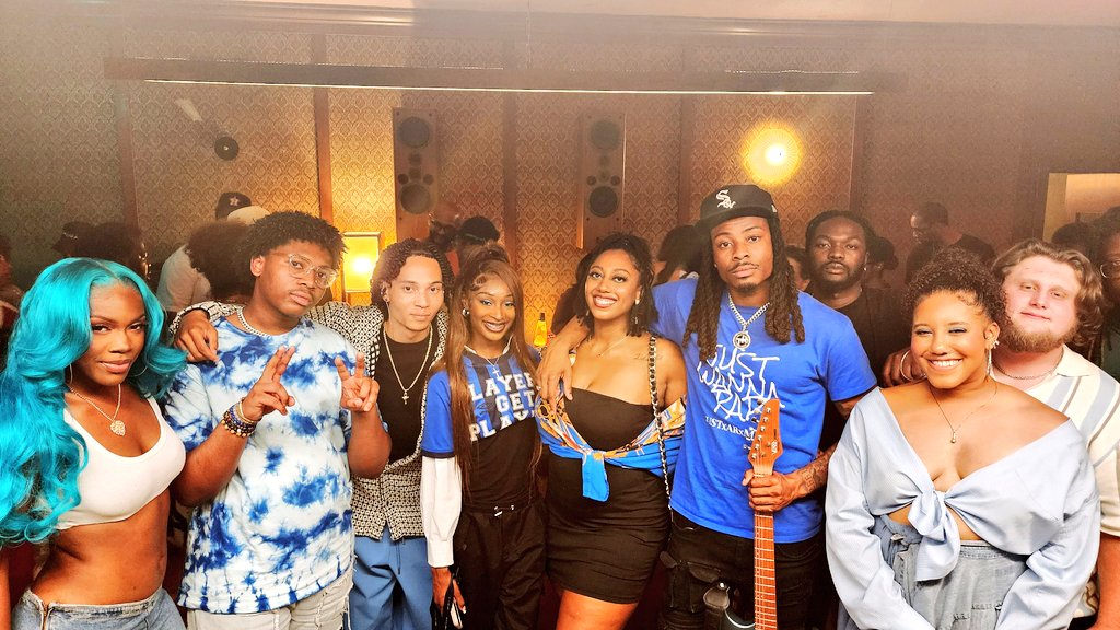 Shouts to the <a href="/realZWELLS/">Z-Wells</a> amd <a href="/lauxtherapstar/">LAUX !</a> for a fire show 🔥🔥🔥 <a href="/thelist/">TheLi.st</a>