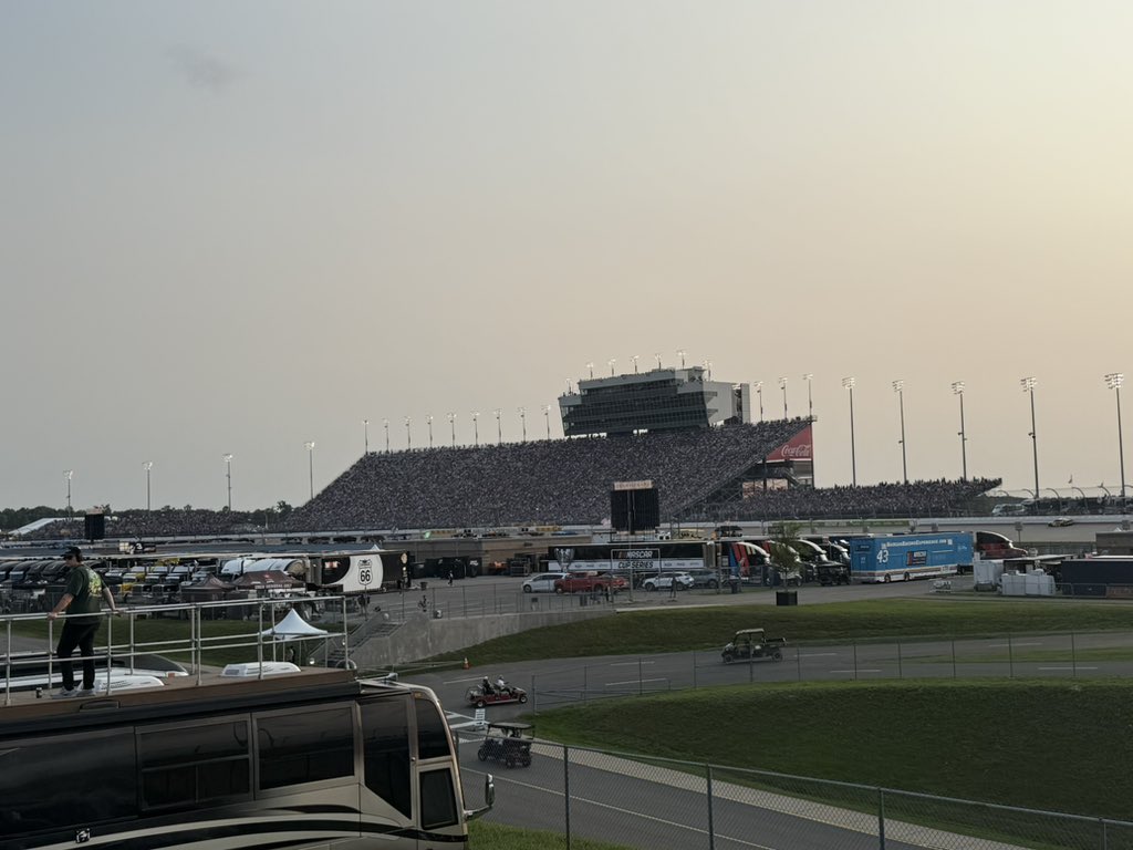 collins0010's tweet photo. @jeff_gluck nascar town. https://t.co/P4CtOlo4Yp