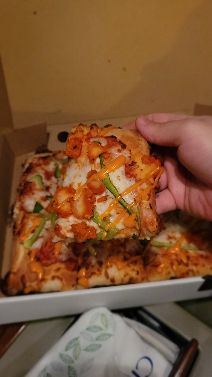 Mad pizza

مايسترو يستهبل مطلعين براند جديد لبيتزا مربعات بنفس عجينتهم السميكة اللهم انهم خلوها مقرمشة اكثر عالاطراف
متوفرين فقط على تطبيقات التوصيل

طلبي كان داينمايت 42﷼ 68/100
الحجم كبير ودسم تكفي شخصين بالراحة
بخيلين بالصوص والدجاج ماله طعم