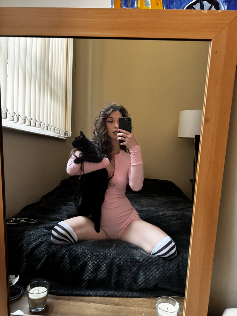 Сабираемся с Агатой к папе на игру. P.s. их команда победила 12:5