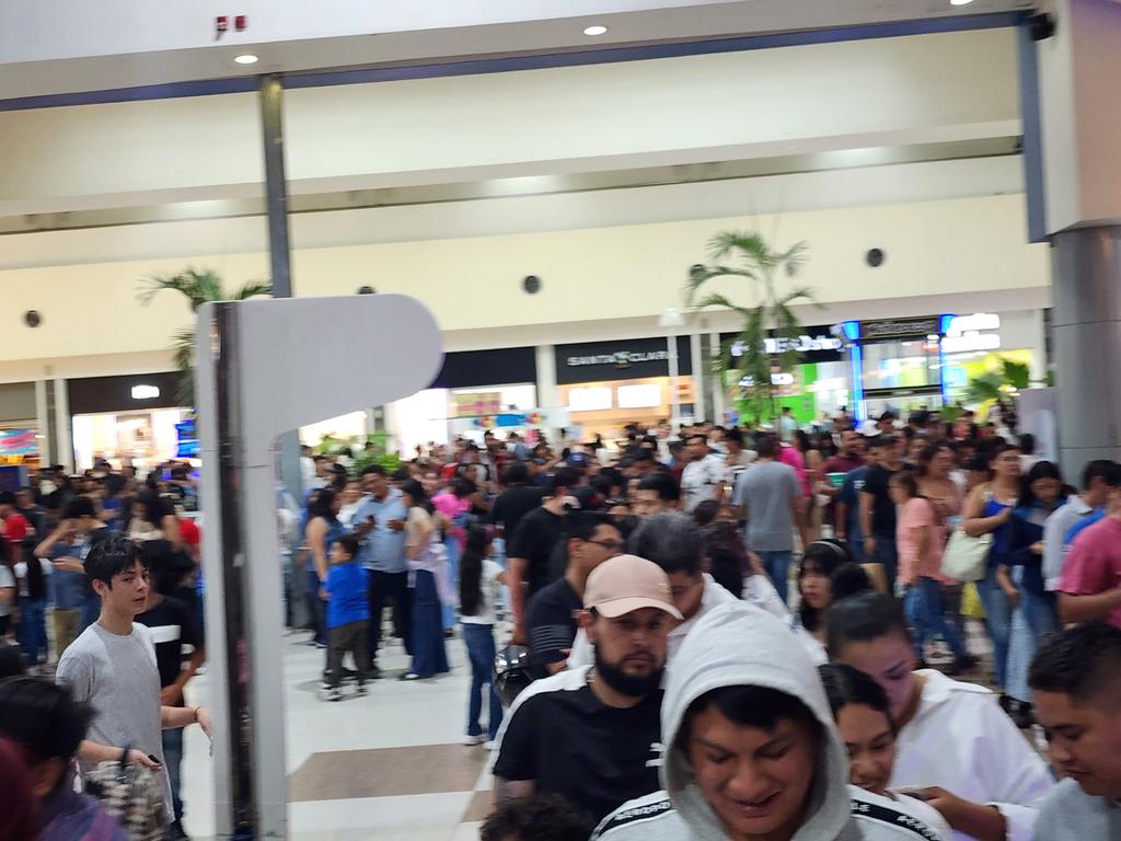 CelayaClick's tweet photo. 🤣Se encuentra mas afluencia de personas en el cine "Parque Celaya" que en las casillas para votar este 1 de Junio 🤔

#Viral #Celaya #Guanajuato #Elecciones2025 #EleccionesPoderJudicial https://t.co/7MDbfayIYt