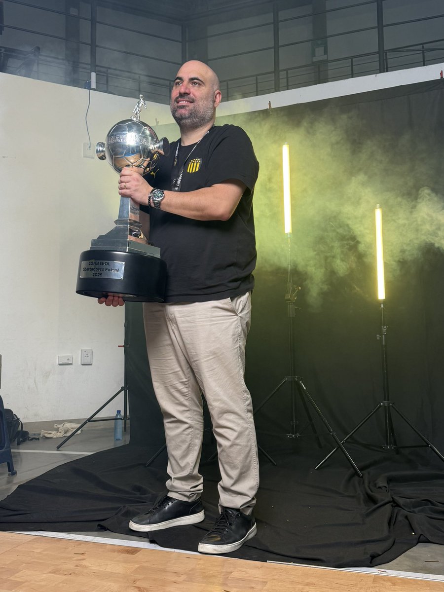 Campeones de la Copa Libertadores de América 2025 💛🖤

Lo soñamos, lo buscamos, y lo creíamos. Hoy lo concretamos.

Muy feliz de cumplir con el club.

Gracias Peñarol y gracias papá, hoy fue por vos también que estás festejando en el cielo.

<a href="/FutbolSalaCAP/">PEÑAROL | Fútbol Sala Masculino</a> 💛🖤💛🖤