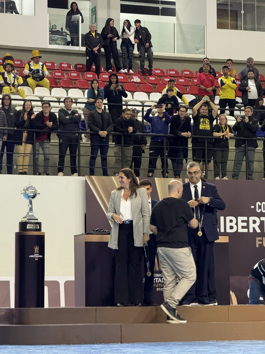 marcesolomita's tweet photo. Campeones de la Copa Libertadores de América 2025 💛🖤

Lo soñamos, lo buscamos, y lo creíamos. Hoy lo concretamos.

Muy feliz de cumplir con el club.

Gracias Peñarol y gracias papá, hoy fue por vos también que estás festejando en el cielo.

@FutbolSalaCAP 💛🖤💛🖤 https://t.co/TtpkZitrP0