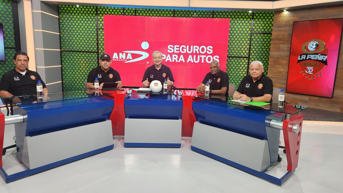 juanmgfutbol's tweet photo. Ya llegaron los peñistas a la mesa de la polémica de @lapfutbolistica. Gracias a @erickguillen79, @JORGEVANTOLRA, @milocruzabrego y @chorizouruguayo. https://t.co/j9DGzssQ3O