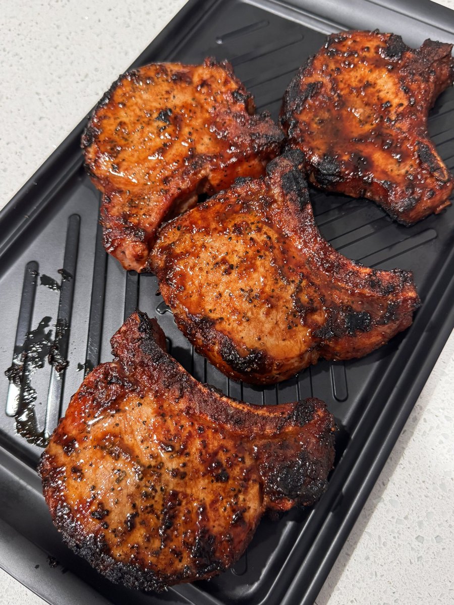 CaperOne's tweet photo. Was craving some thick cut #PorkChops so had to grab some and toss on the grill! Came out excellent!! @Masterbuilt #ChefCAPER #OnPoint #Perfection https://t.co/uvSE2zjn91