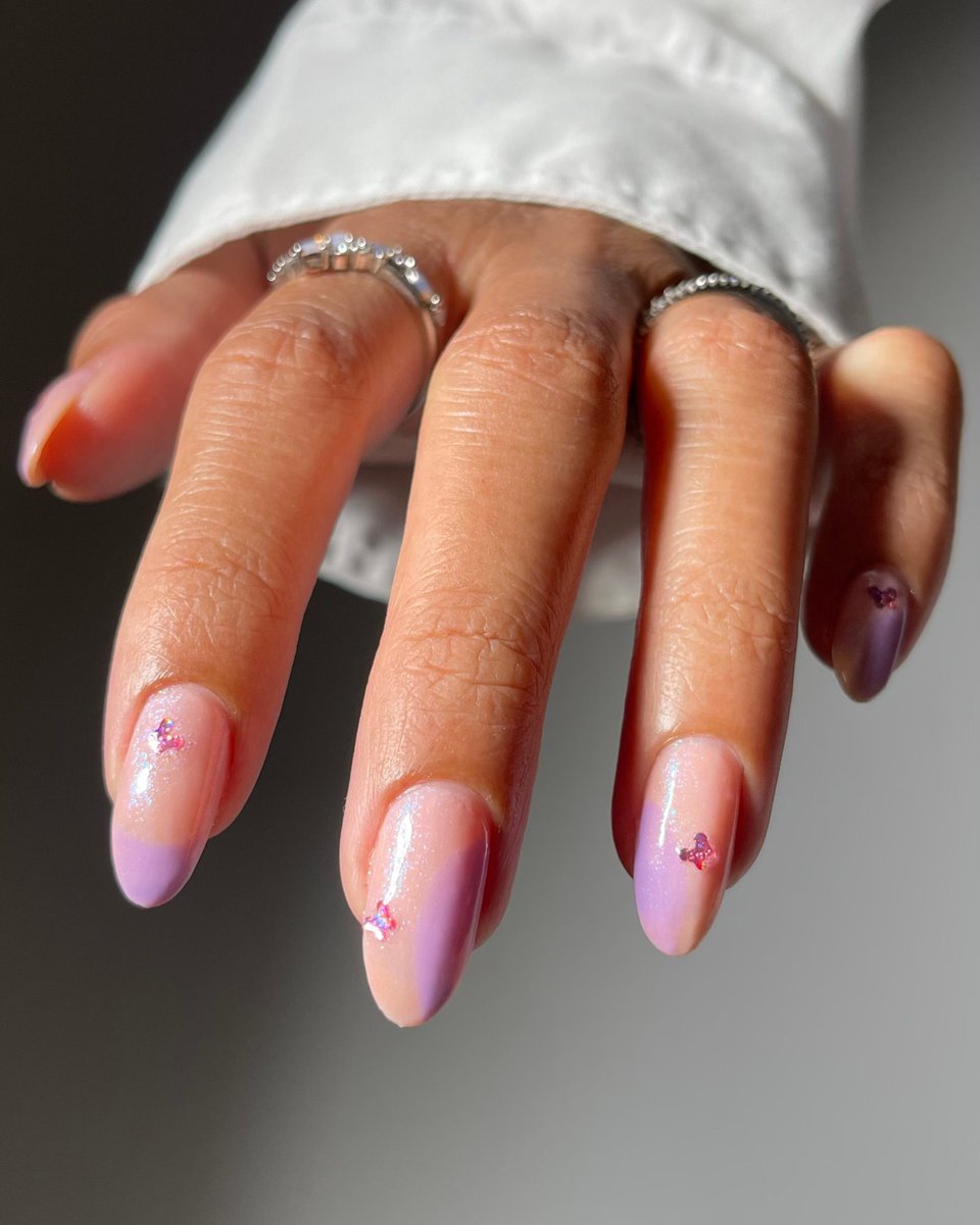 Dreamy spring butterfly nails ✨ Comment a 🦋 if you want a tutorial! 

Colors used: Relevé, Pure, Midnight in Paris, Late Night Tart, New Beginnings

#ellamila #springnails #nailart #pastelnails @reshbavny