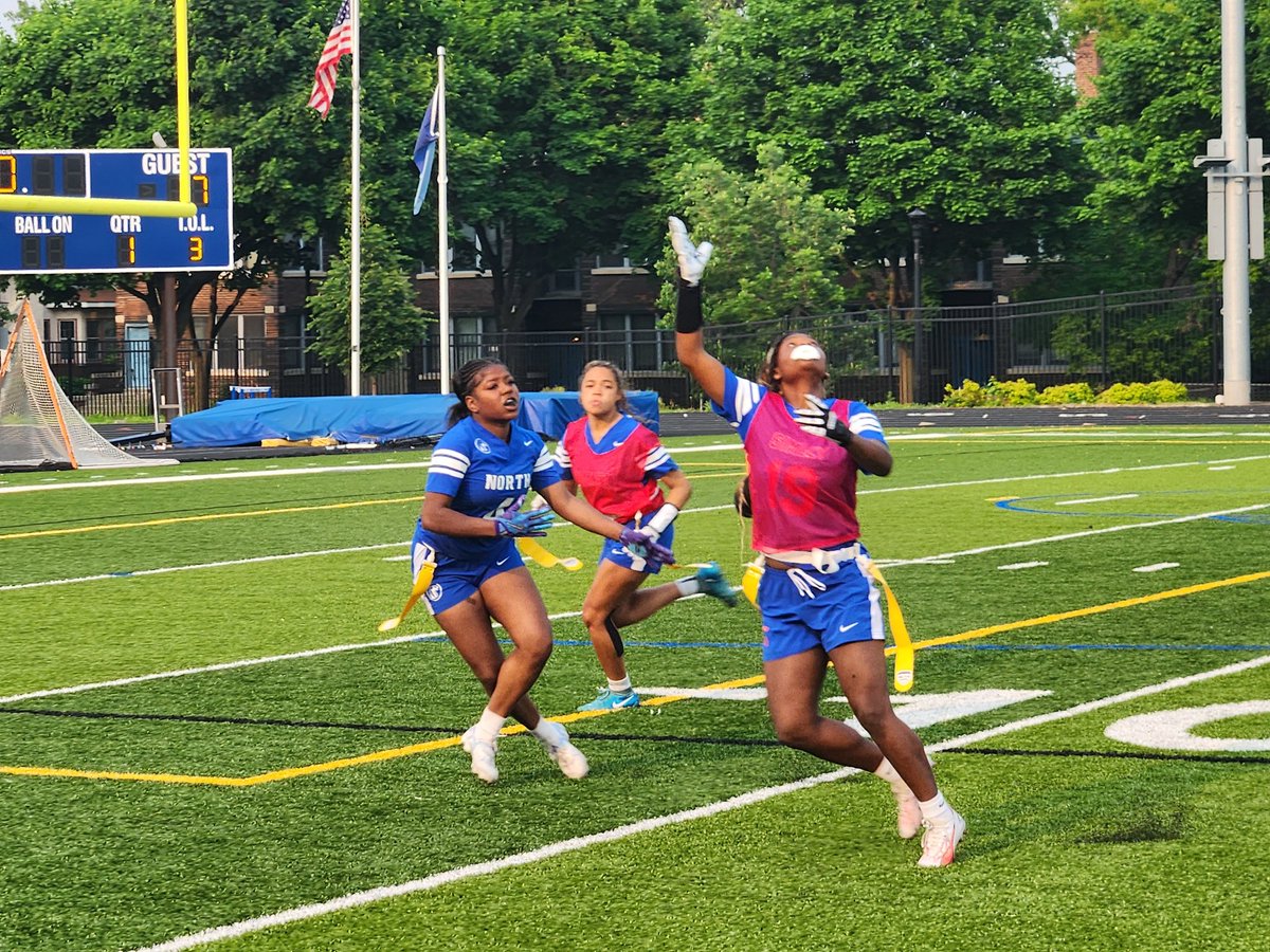 Simley leads North 21-13 at halftime. Brooklyn Pettis with a HUGE touchdown catch right before half.