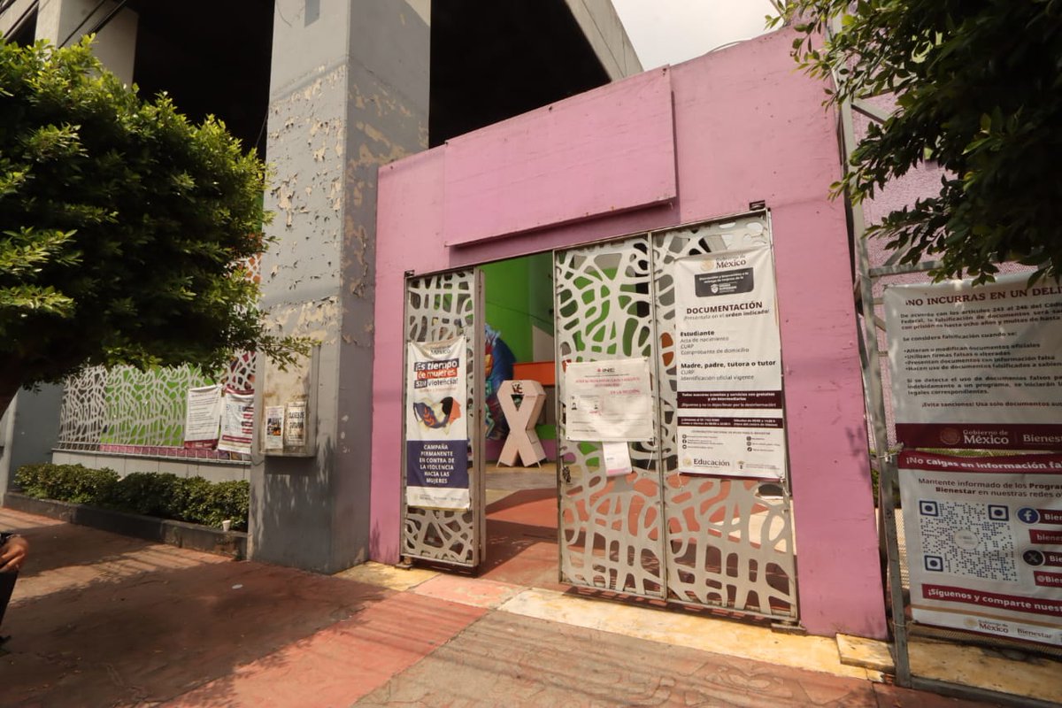 elsolde_mexico's tweet photo. 🗳️ Cierran #casilla 4929B, en Polanco, alcaldía Miguel Hidalgo. De una lista de poco más de 500 vecinos, solo asistieron 24. El último votante se registró a las 4:00 pm.
📹 Dana Estrada I El Sol de México https://t.co/mwTjc2ZEdT