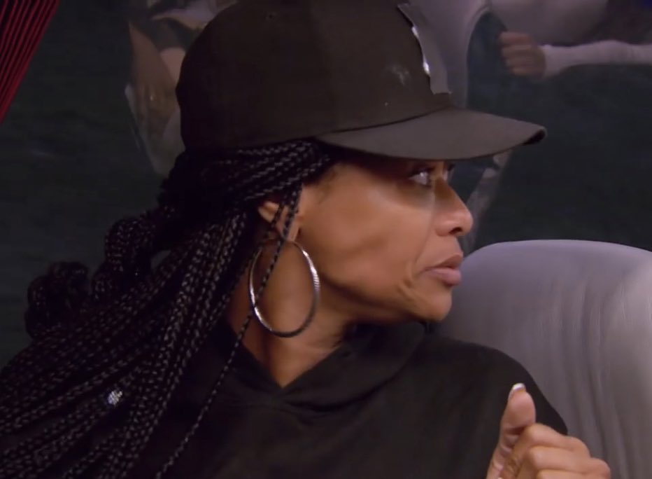 Brittle really had the audacity to role up in a Balmain tee, but is only donating three rolls of Cottonelle? When is she going to stop the Housewife cosplay and admit she ain’t got it like that??? #RHOA 🍑