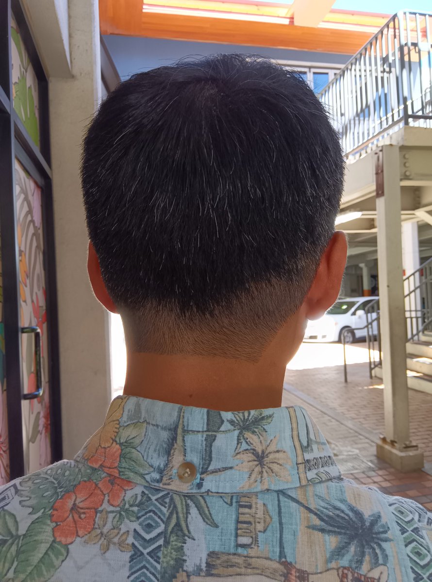 imoihcadako333's tweet photo. 世界の床屋から
今回はハワイの床屋さんで
タイ→ニュージーランド→イタリアと4カ国目
次はどこかなー！ https://t.co/JKxf5wI4e9