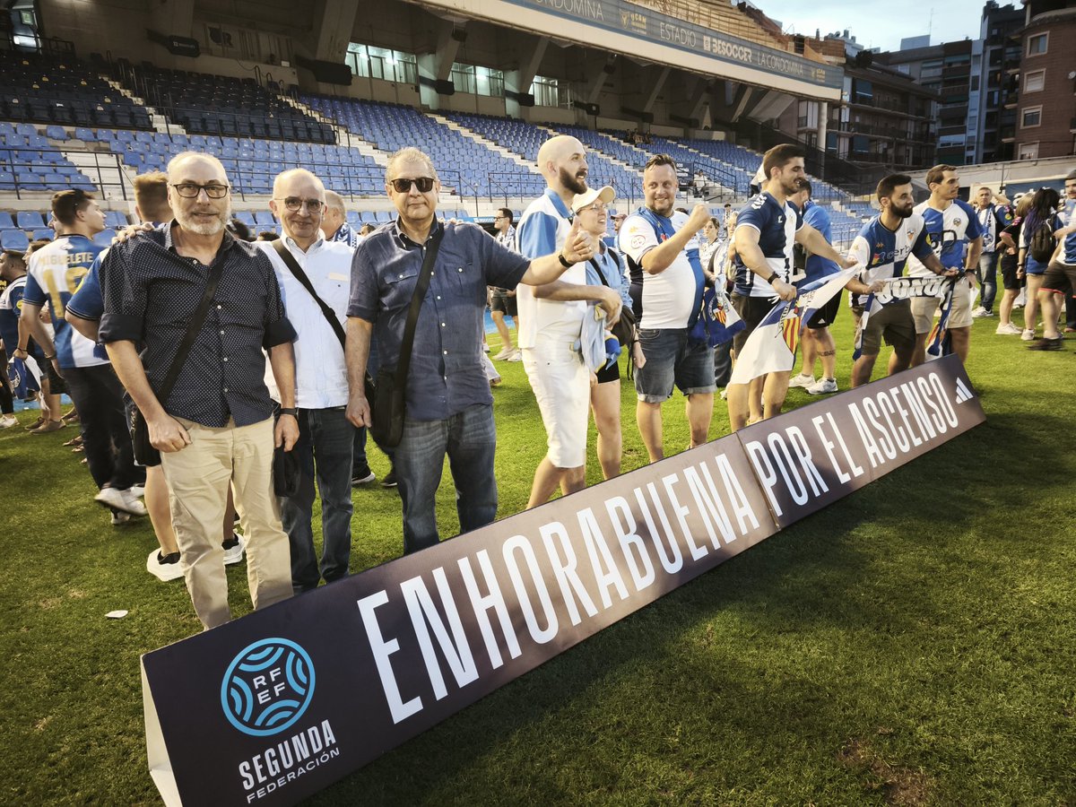 pere figueras valls (@perefiguerasval) on Twitter photo Gran fi de setmana amb el nostre <a href="/CESabadell/">CE Sabadell 🧅</a> . Un desplaçament històric amb els amics arlequinats <a href="/JoaquimBadia/">Joaquim Badia</a> i Jordi Guarch. Hem gaudit, patit i celebrat. Força i honor! Gran fi de setmana amb el nostre <a href="/CESabadell/">CE Sabadell 🧅</a> . Un desplaçament històric amb els amics arlequinats <a href="/JoaquimBadia/">Joaquim Badia</a> i Jordi Guarch. Hem gaudit, patit i celebrat. Força i honor!