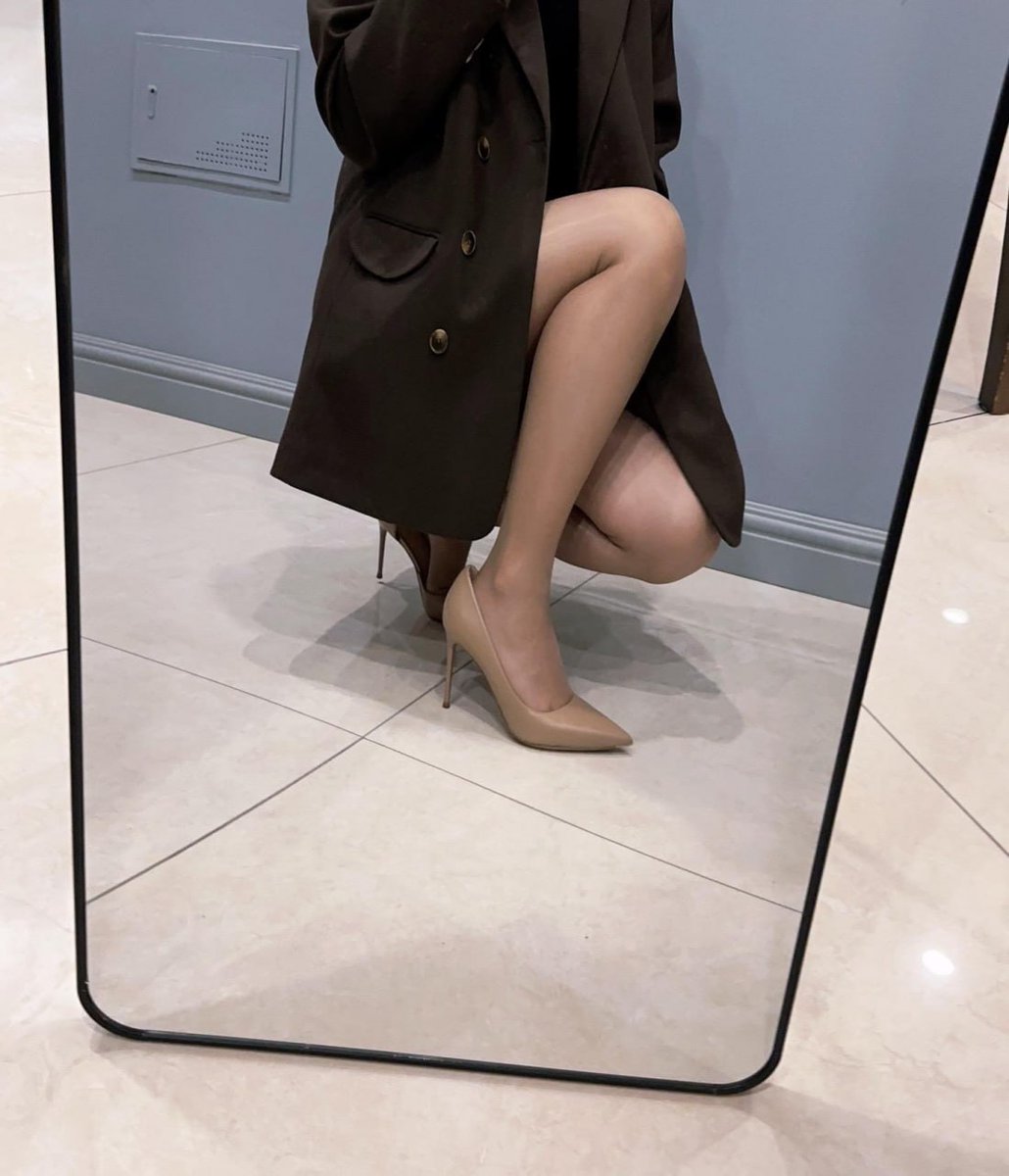 出门 #恋足  #脚底 #足交 #踩射 #女王 #贱狗 #美腿 #光腿  #自慰 #调教 #高跟鞋 #舔脚 #母猪 #女m #婊子 #贱狗 #羞辱 #调教 #夹腿 #男性崇拜