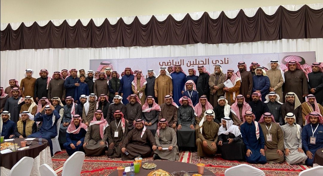 #الجبلين_يحتاج_إلى_دعم_رجالاته اين هم الموسم الماضي تركو الرئيس وحده مع ادارته  تخلو عنه قاوم حتى اخر رمق واستنجد برجال الاعمال مثل حمد البكر و الجميعة هم من ساعدو في الموسم الماضي  اين الاعضاء ؟؟؟، اين هم لم نشاهدهم في المنصه لو قدام الجمهور مسانده معنويه فقط . لله درك ياماجد .