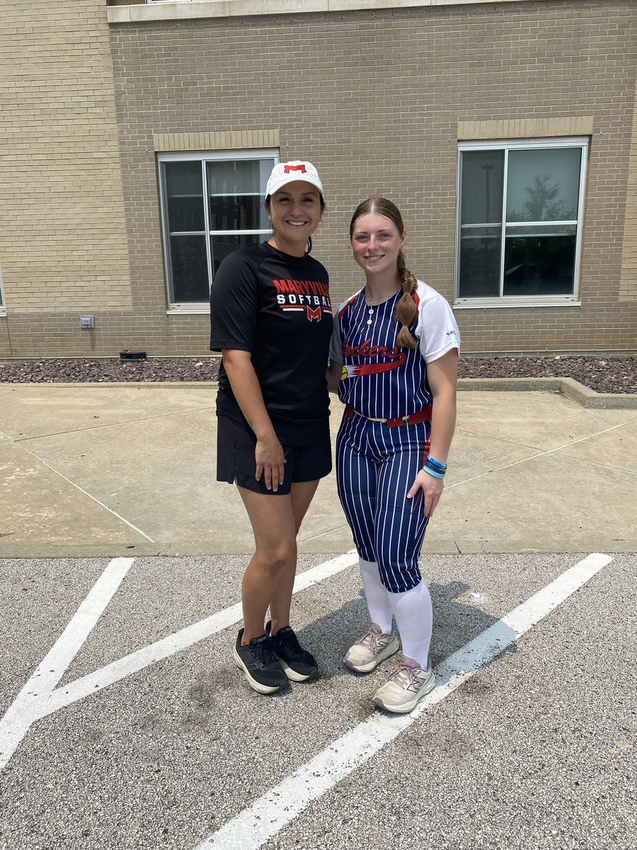 Thank you Coach Billings and all of the players and staff that helped out today at the Maryville Softball Camp! I had such a great time. I hope to be back soon! Go Saints!