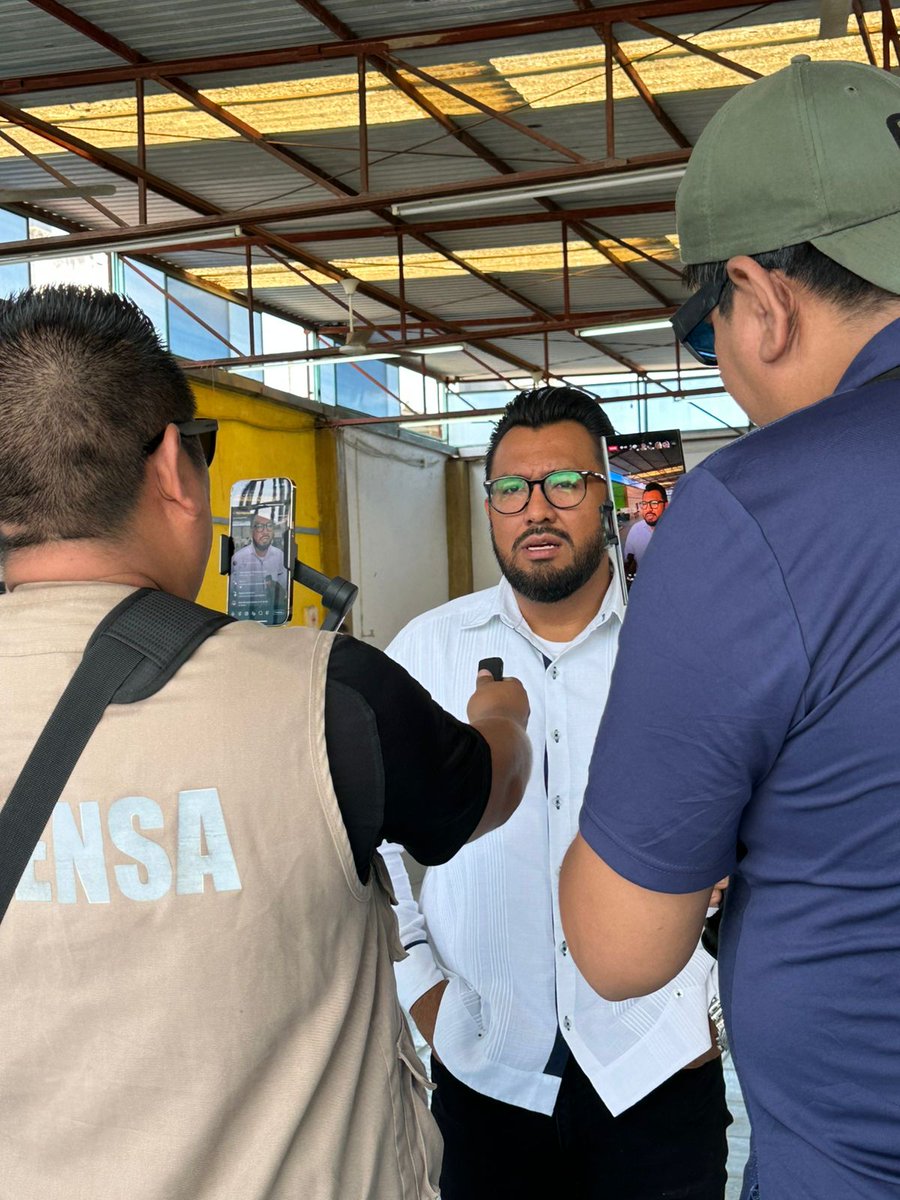 #Sufragio l Esta mañana acompañé a mi amigo Rolando Ramírez a emitir su voto, tanto en las elecciones locales de Veracruz como en la de jueces y magistrados del Poder Judicial. Tenemos gran optimismo de que el PT alcanzará una votación histórica en Martínez de la Torre.