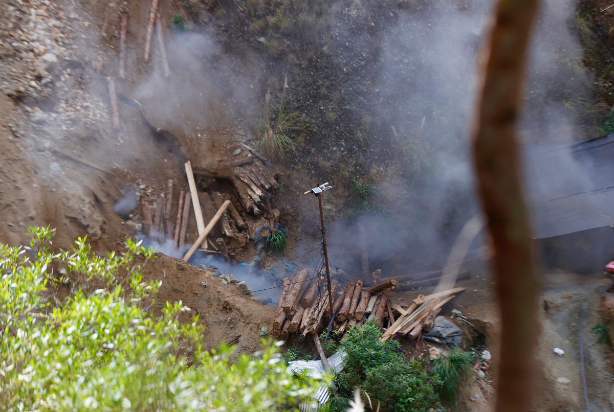 COMANDO CONJUNTO (@ccffaa_peru) on Twitter photo #Urgente| Militares y policías del Comando Unificado de Pataz (CUPAZ) destruyeron 7 bocaminas mineras ilegales, durante la operación de interdicción “Armagedon I” en el sector Zarumilla en #Pataz. 1/2
<a href="/Agencia_Andina/">Agencia Andina</a>
<a href="/canalN_/">Canal N</a> <a href="/RPPNoticias/">RPP Noticias</a> <a href="/EjercitoPeru/">Ejército del Perú</a> <a href="/naval_peru/">Marina de Guerra</a> <a href="/fapperu/">Fuerza Aérea del Perú</a> #Urgente| Militares y policías del Comando Unificado de Pataz (CUPAZ) destruyeron 7 bocaminas mineras ilegales, durante la operación de interdicción “Armagedon I” en el sector Zarumilla en #Pataz. 1/2
<a href="/Agencia_Andina/">Agencia Andina</a>
<a href="/canalN_/">Canal N</a> <a href="/RPPNoticias/">RPP Noticias</a> <a href="/EjercitoPeru/">Ejército del Perú</a> <a href="/naval_peru/">Marina de Guerra</a> <a href="/fapperu/">Fuerza Aérea del Perú</a>