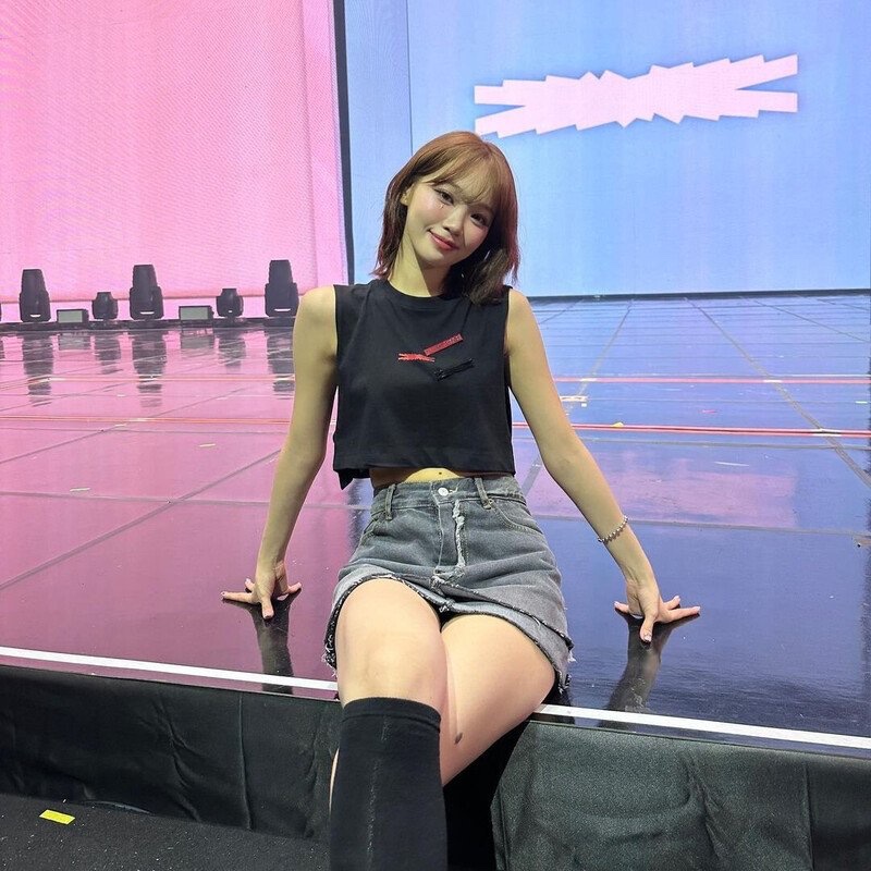 Chaewon Hourly ⚜️ (@chaewon_hourl) on Twitter photo 