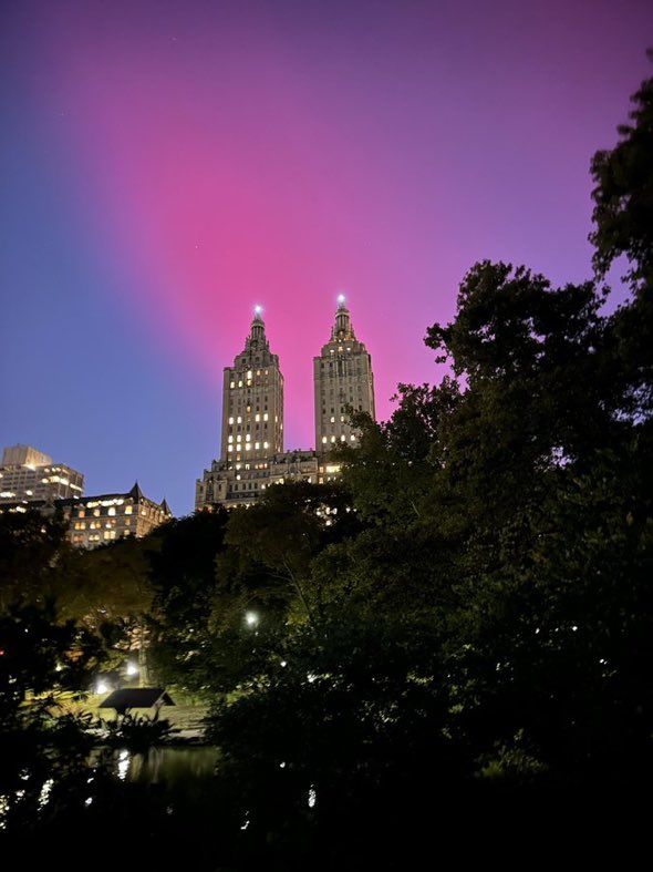 I’m going to pull an all-nighter working &amp; waiting for the #AuroraBorealis to make its way to NYC. In the fall, it was visible from multiple locations incl over Central Park &amp; East River! 

#BIGENERGY 

#aurora #astronomy #aurorachaser #aurorachasing #NorthernLights #weather #wx