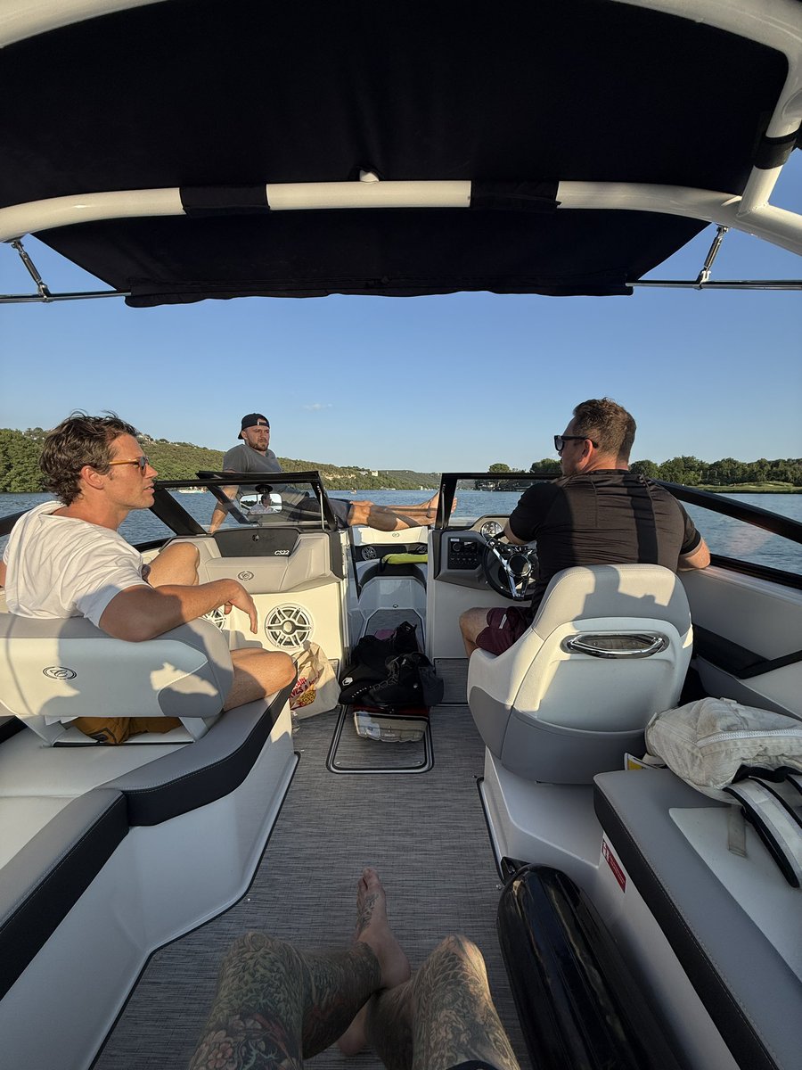 dennis hegstad (@dennishegstad) on Twitter photo Day on the lake 
Austin TX sucks 
Don’t move here Day on the lake 
Austin TX sucks 
Don’t move here