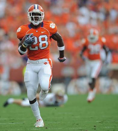 Tr3Segarra's tweet photo. Extremely Proud and grateful to have had the opportunity to speak with Coach @CJSPILLER and receive an offer from @ClemsonFB ! Look forward to being on campus June 4! https://t.co/1YNZbnPBv1