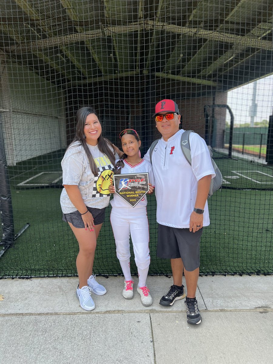 Sienna_Hdez26's tweet photo. WE DID IT! WE PUNCHED OUR TICKET TO CALIFORNIA!☀️ Beyond proud of me and my team! We worked our tails off to get to this! The first team in DFW MTZ TO PUNCH A SPOT IN CALIFORNIA! LETS GOO! #California #pgfberth #firecrackersdfwmtz @DvilleSoftball https://t.co/QCJNnKtyDi