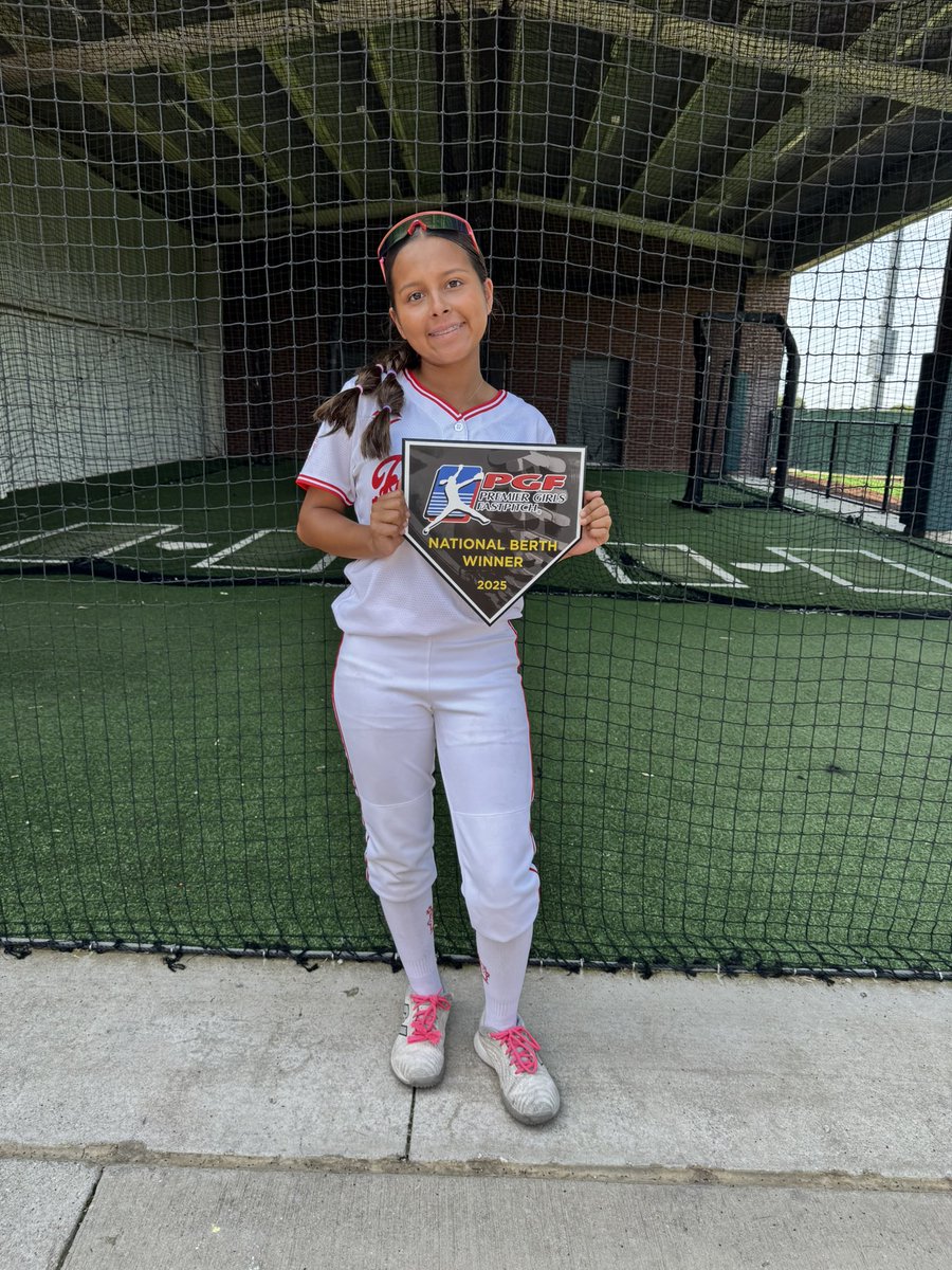 Sienna_Hdez26's tweet photo. WE DID IT! WE PUNCHED OUR TICKET TO CALIFORNIA!☀️ Beyond proud of me and my team! We worked our tails off to get to this! The first team in DFW MTZ TO PUNCH A SPOT IN CALIFORNIA! LETS GOO! #California #pgfberth #firecrackersdfwmtz @DvilleSoftball https://t.co/QCJNnKtyDi