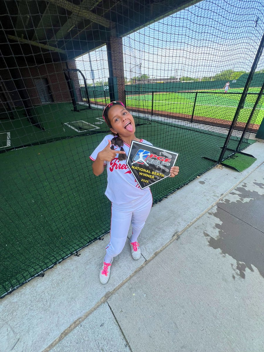 Sienna_Hdez26's tweet photo. WE DID IT! WE PUNCHED OUR TICKET TO CALIFORNIA!☀️ Beyond proud of me and my team! We worked our tails off to get to this! The first team in DFW MTZ TO PUNCH A SPOT IN CALIFORNIA! LETS GOO! #California #pgfberth #firecrackersdfwmtz @DvilleSoftball https://t.co/QCJNnKtyDi