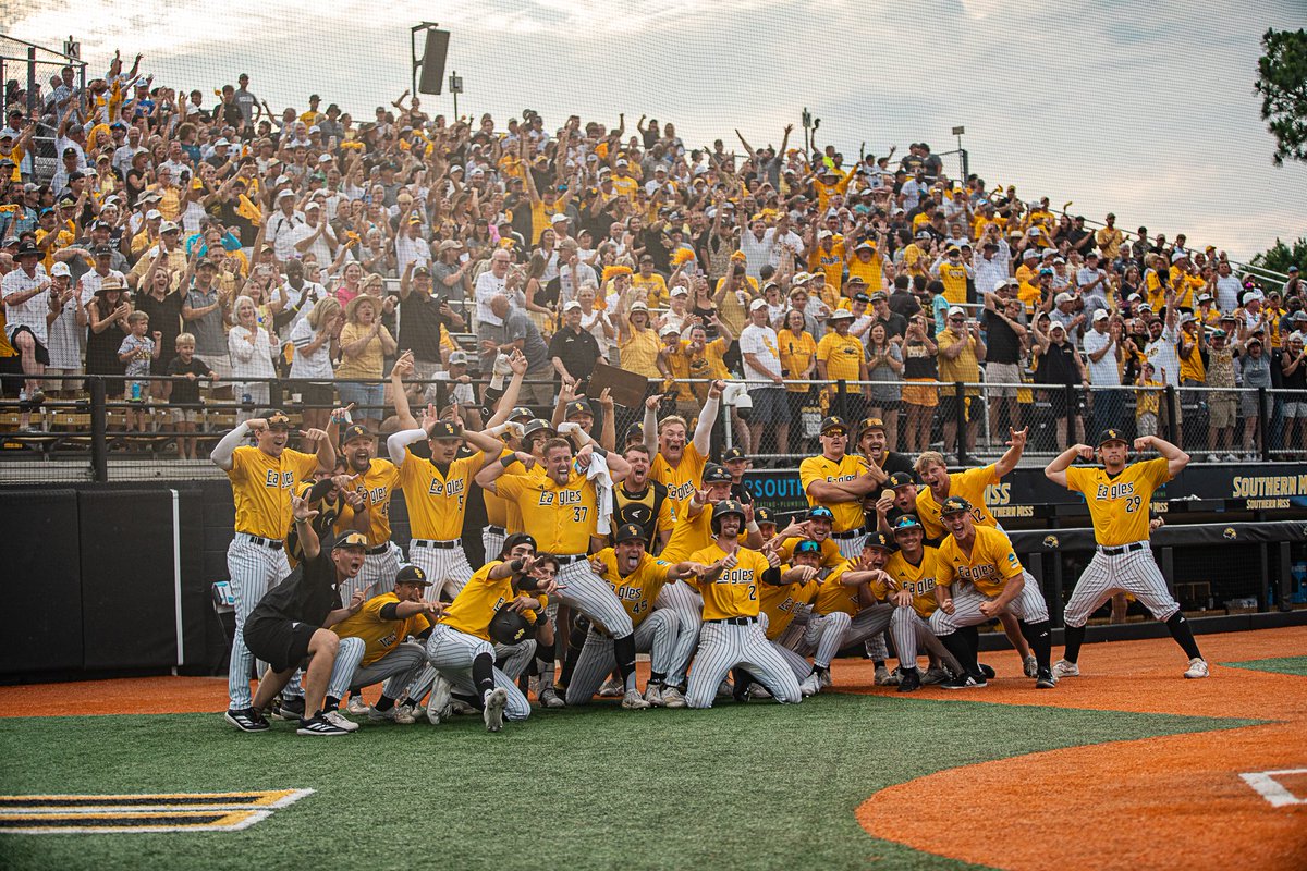 Bull adds another run with a solo shot

M2 | Southern Miss 10, Miami 0

#EverythingMatters | #SMTTT
