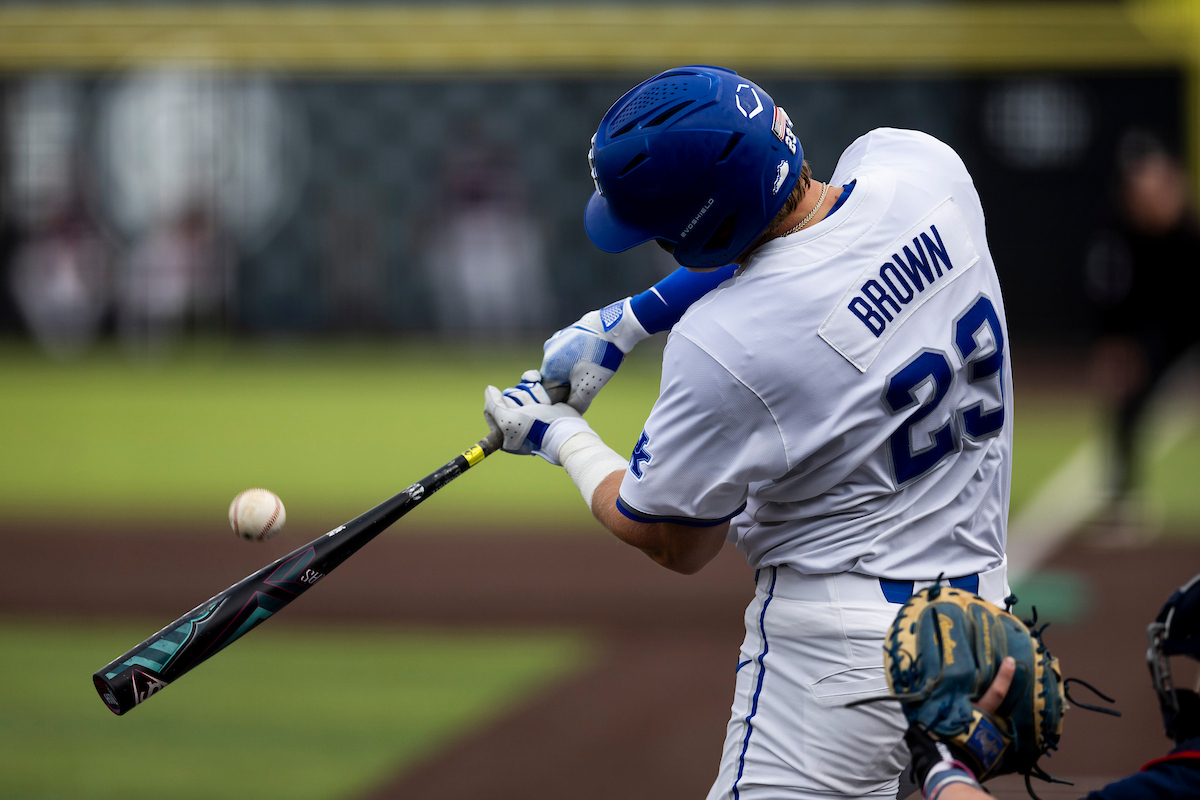 HUDSON. DANG. BROWN!!!!!!!!!

<a href="/HBrown2318/">Hudson Brown</a> with a 3-2 absolutely TORCHED #BigBlueBomb with two outs to make it 10-7 UK.