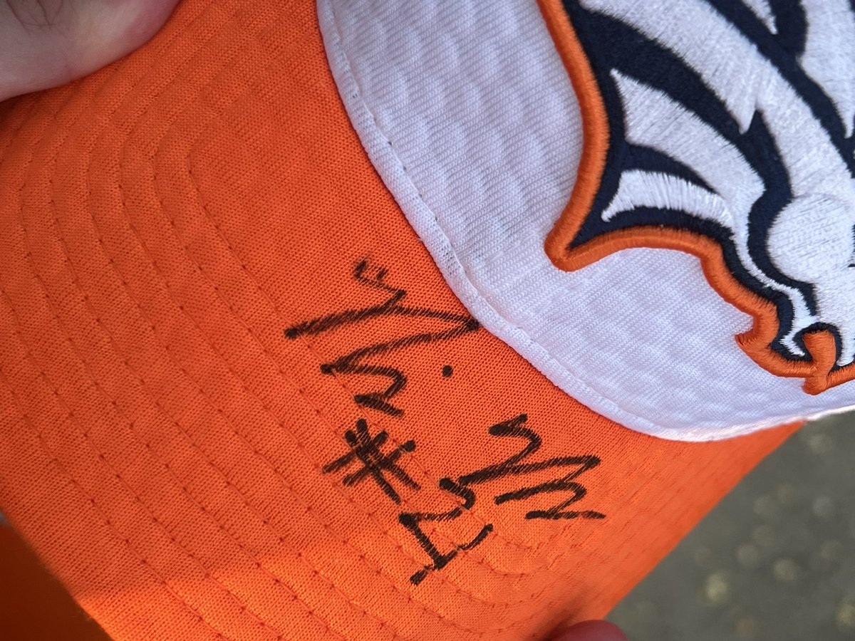 paul_burger's tweet photo. @R_moss5 thanks for signing my son’s hat and the work you did today for U of I Children’s  Hospital. It made his year! https://t.co/5qsHq1DRlI