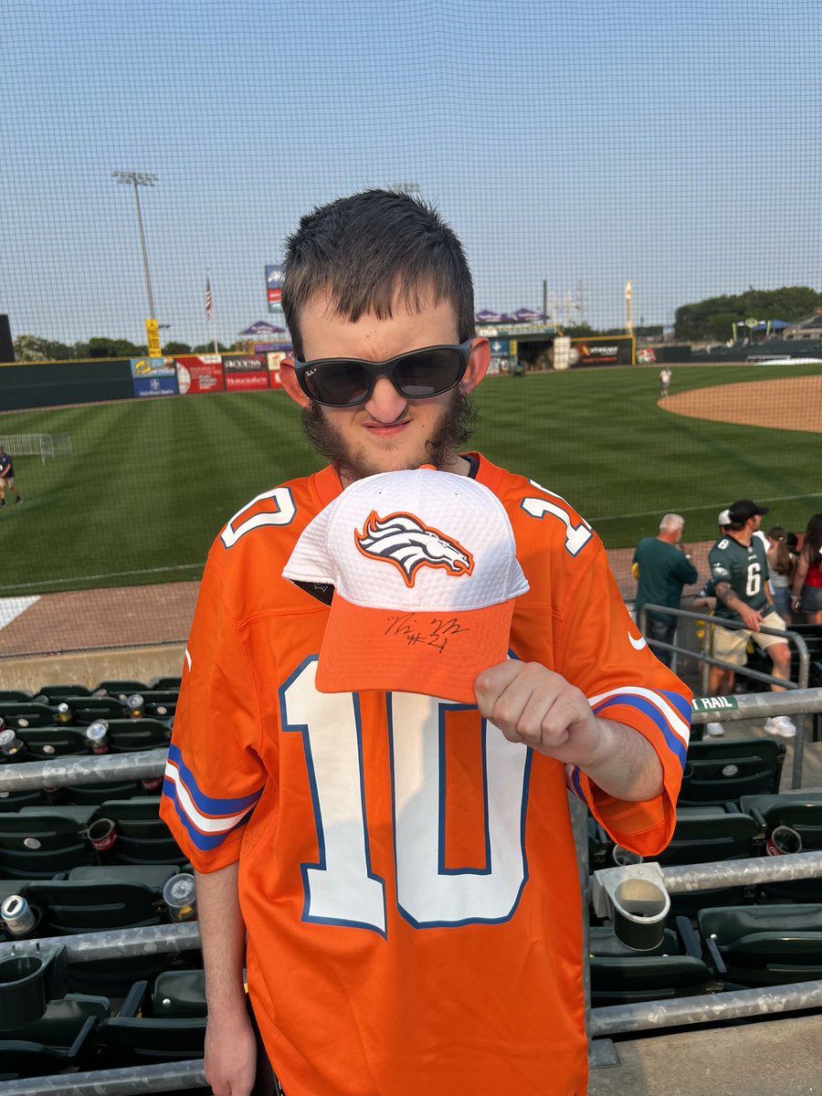 paul_burger's tweet photo. @R_moss5 thanks for signing my son’s hat and the work you did today for U of I Children’s  Hospital. It made his year! https://t.co/5qsHq1DRlI