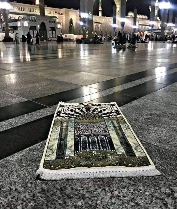 "
،
اللَّهمّ صلِّ عَلى محَمَّد، وعلى آل محَمَّدٍ، كَما صَلَّيت عَلَى إِبْراهِيمَ، وَعَلى آلِ إِبرَاهِيم، إِنَّك حمِيد مجِيدٌ، وباركْ علَى محَمَّدٍ، وعلَى آل محمَّد، كمَا بَارَكت علَى إِبْراهِيمَ، وَعَلَى آلِ إِبراهِيم، فِي الْعالَمِين إِنَّك حَميد مجيدٌ

#صلوا_على_الحبيب_محمد_ﷺ