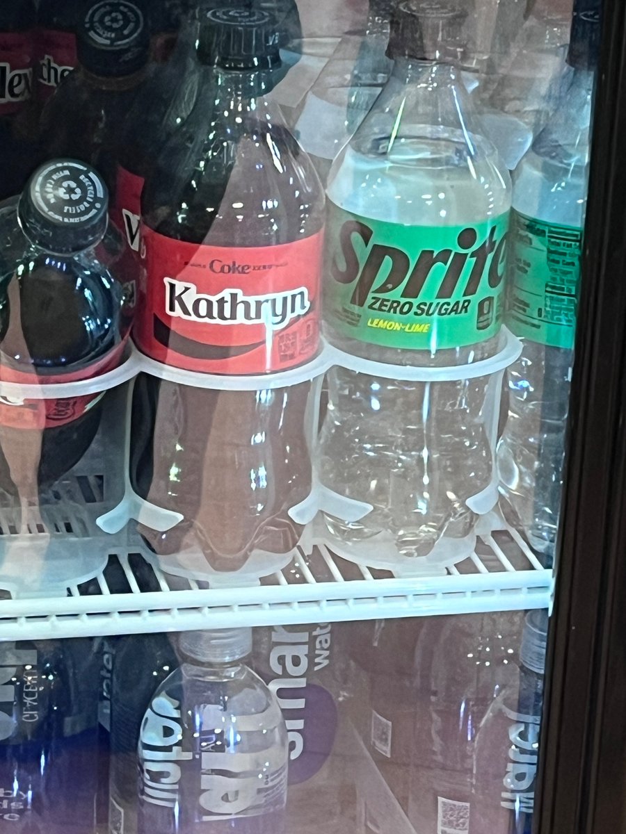plazasg1rl's tweet photo. Kissy kissy Coke bottles https://t.co/zKxnYeKJKv