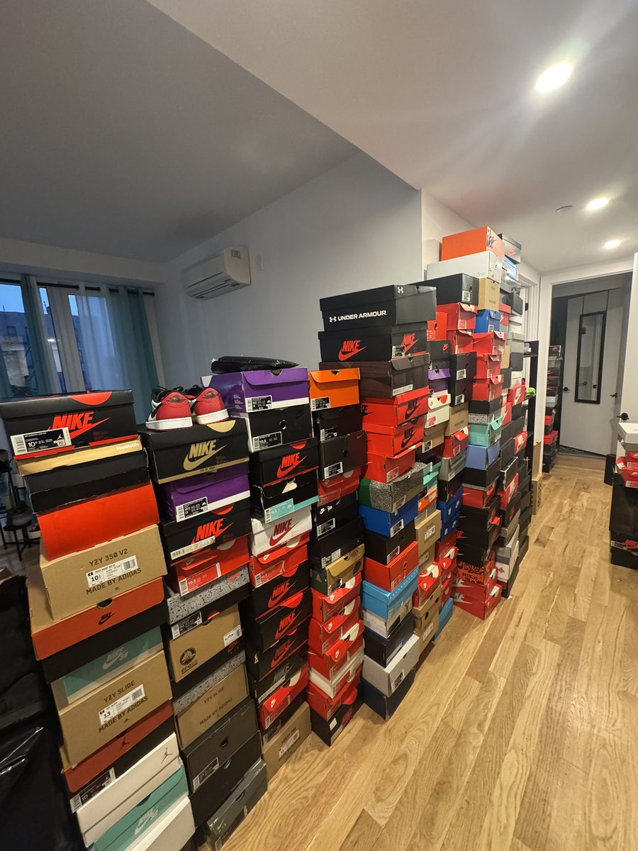While redoing the Sneaker Room I’ve realize that there is a lot I don’t even wear or remember I had. So a lot of things will be for SALE and LOCAL DONATION soon. 🙏🏾🤞🏾

HOPING THEY GO TO A GREAT HOME. 
Here is Half of the stuff up for Grabs so far. #StayTuned 
#sneakers