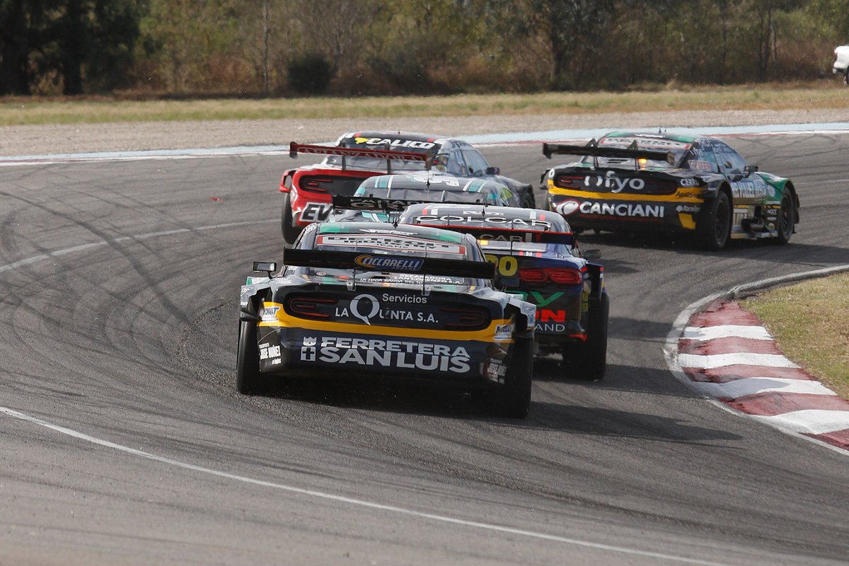 Bandera a cuadros

Los #TorinoNG fueron recibidos este domingo por la bandera a cuadros en #Cordoba , <a href="/FacuChapur/">Facu Chapur</a>  e <a href="/nachofain/">polo⚡️</a>  avanzaron en la “Carrera de los Millones” que disputó el #TurismoCarretera  en el <a href="/AutCabalen/">Autodromo Cabalén</a> 
👇
facebook.com/asoccrenaultar…
👀