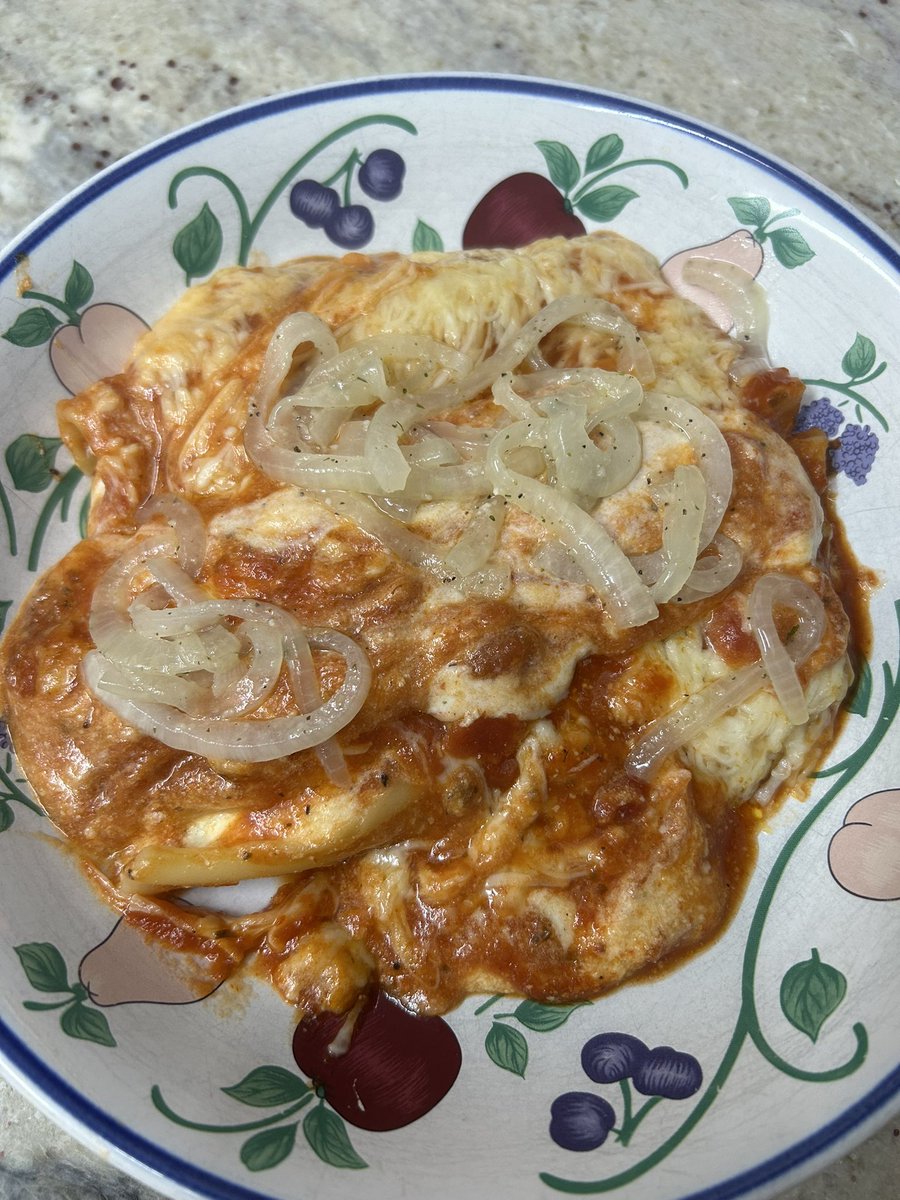 Tried something new tonight, partial win I think 😂 Roasted garlic manicotti with marinara! Noodles gave me grief but I think it was a user error. She wasn’t pretty but was tasty 🙌🏼 went into it far too confident I think! Someone want to lend me their Nona? 🫶🏼