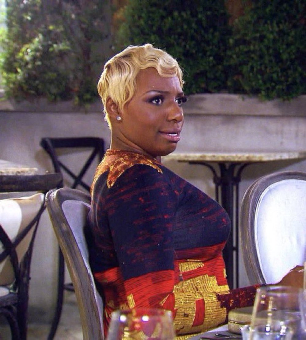 rosechocglam's tweet image. Shamea’s mad at Drew for calling her a lapdog then acted like a lapdog at the table #RHOA