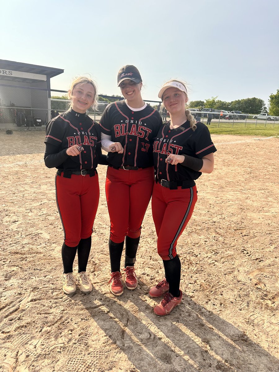 Back with the travel squad and kicking off June the right way 🏆
🔥 13 innings in the circle
💪 20 Ks | 1.575 ERA | .143 opponent BAA
🥇 16/18U division champs
Riding the momentum into the next one! #TravelBall #PitchersCircle #ChampionshipWeekend
