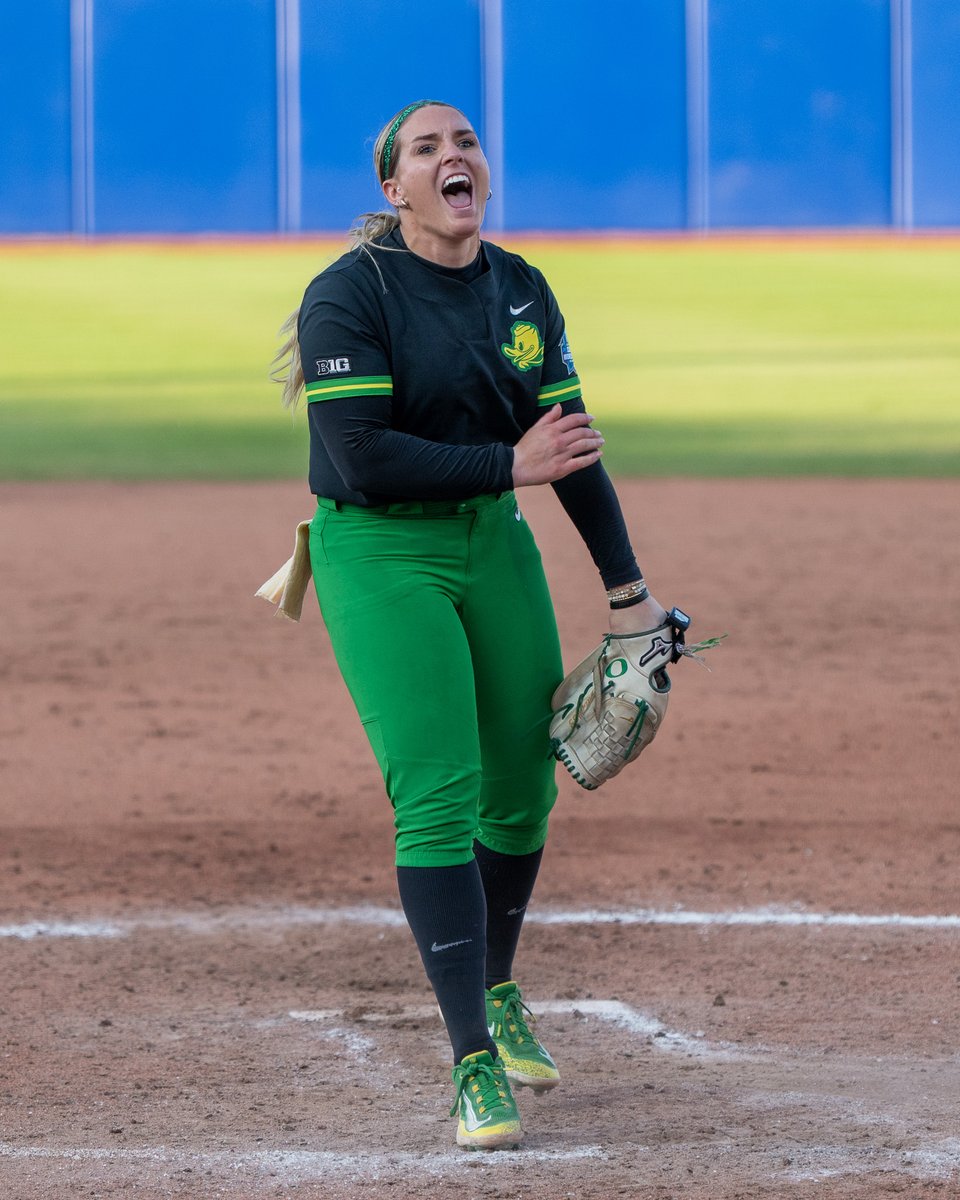 Oregon Softball (@oregonsb) on Twitter photo 1-2-3 for <a href="/GreinLyndsey/">Lyndsey Grein</a> in the 4th with her second strikeout 🔥
Down 3-1 going to T5, looking to get the bats going.
#GoDucks | #Version7 1-2-3 for <a href="/GreinLyndsey/">Lyndsey Grein</a> in the 4th with her second strikeout 🔥
Down 3-1 going to T5, looking to get the bats going.
#GoDucks | #Version7