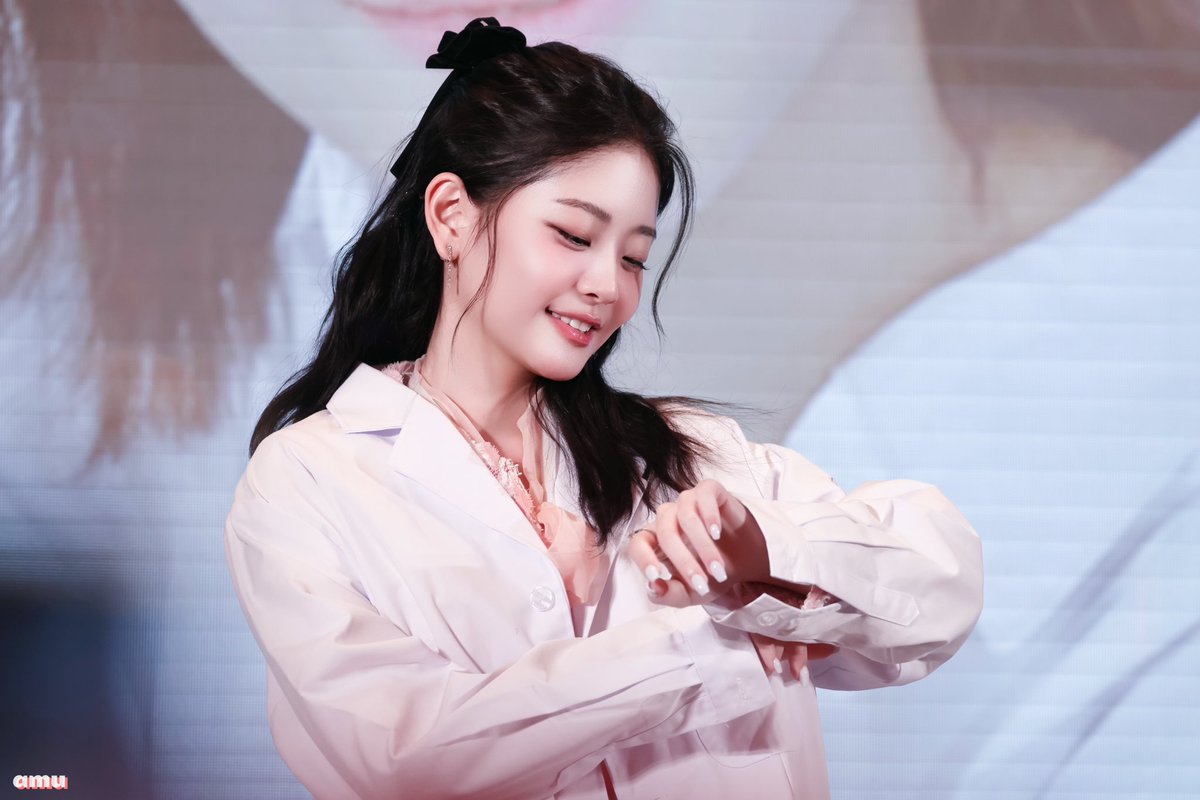 amu01888's tweet photo. 250601
Chung Subin Shanghai Fansign
Photo Time Part 1
🥰🥰🥰
너무 귀여워요
chungsubin47 
#정수빈 #subin #Chungsubin #fansign https://t.co/N3XbAQqrm0