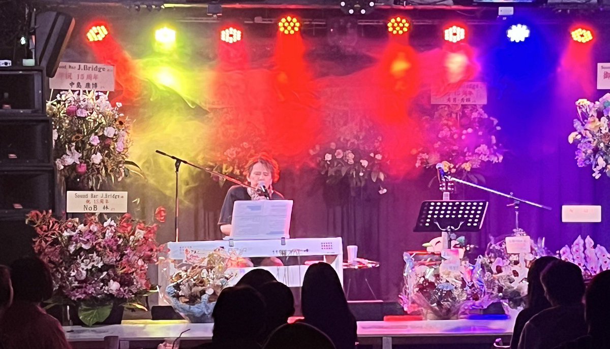 J Bridgeでのライブ•••どれだけぶりだったんだろ

お花畑のNoB ww

ライブの後の打ち上げパーティーも含めて、一瞬で！全てがあの頃の空気に戻ったんだ•••それってすごくない？
これからもJ Bridgeさんでたくさんさせてもらいますからね！
よろしゅう